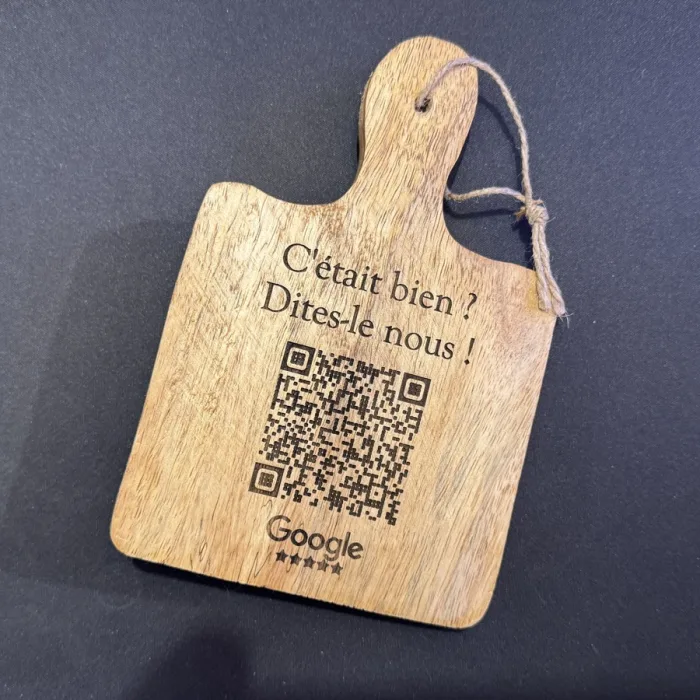 Planchette en bois gravée avec un QR code pour laisser un avis Google