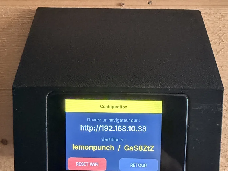 Écran de configuration de la pointeuse LemonPunch affichant l'adresse du portail et les identifiants de connexion